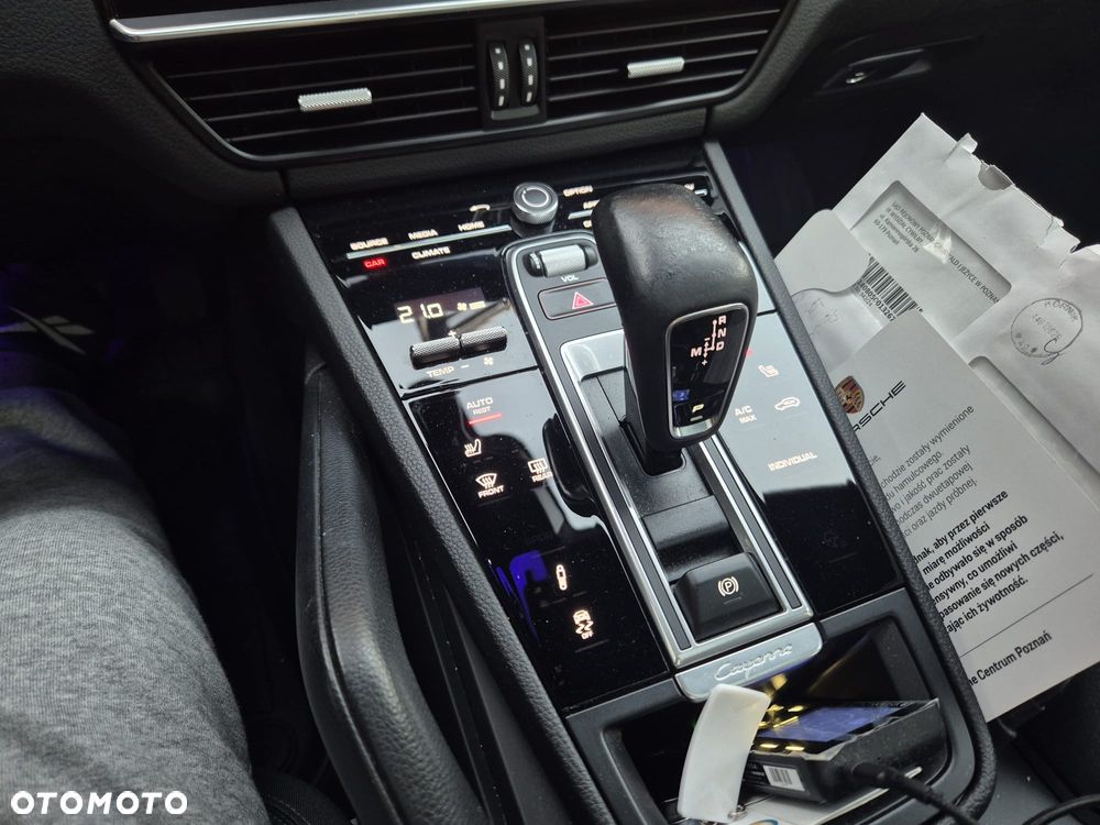 Porsche Cayenne E-Hybrid Platinum Edition - 9