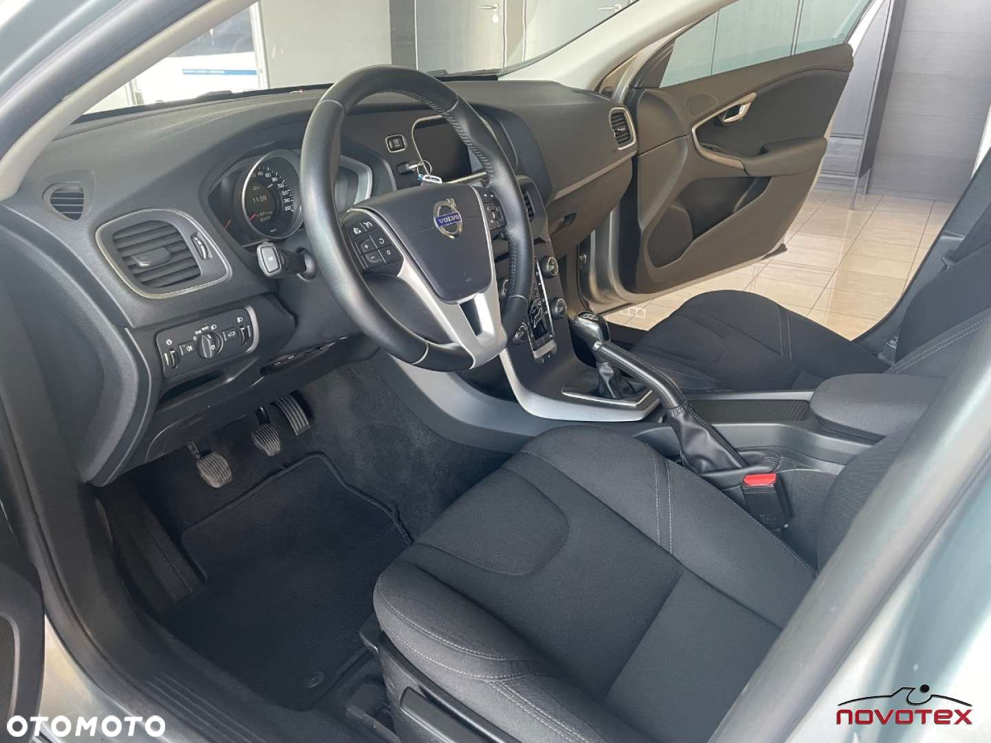Volvo V40 D3 Summum - 8