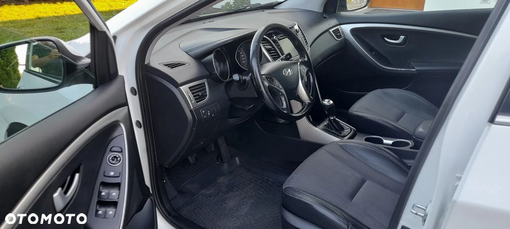 Hyundai i30 blue Kombi 1.6 GDi YES Gold - 7