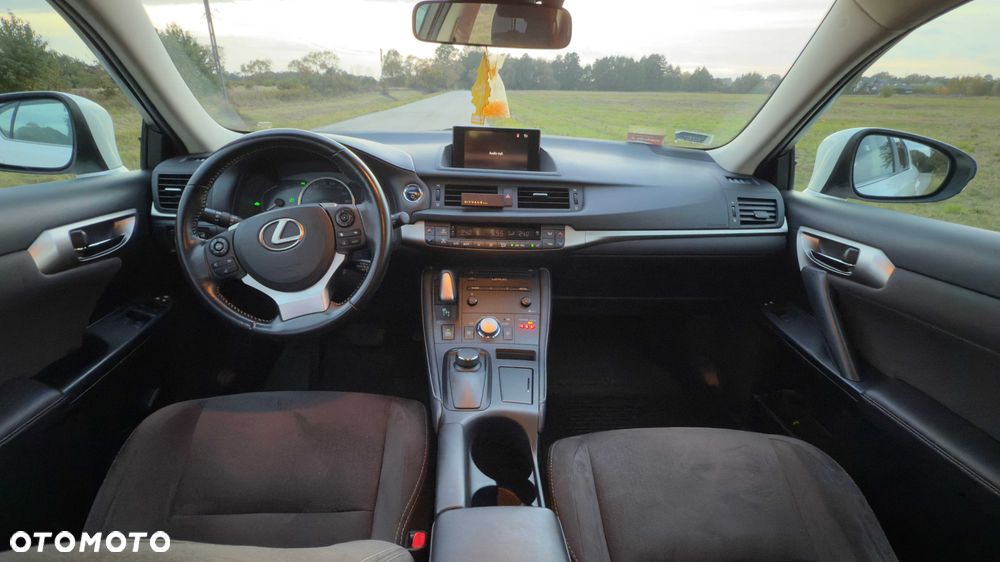Lexus CT - 7