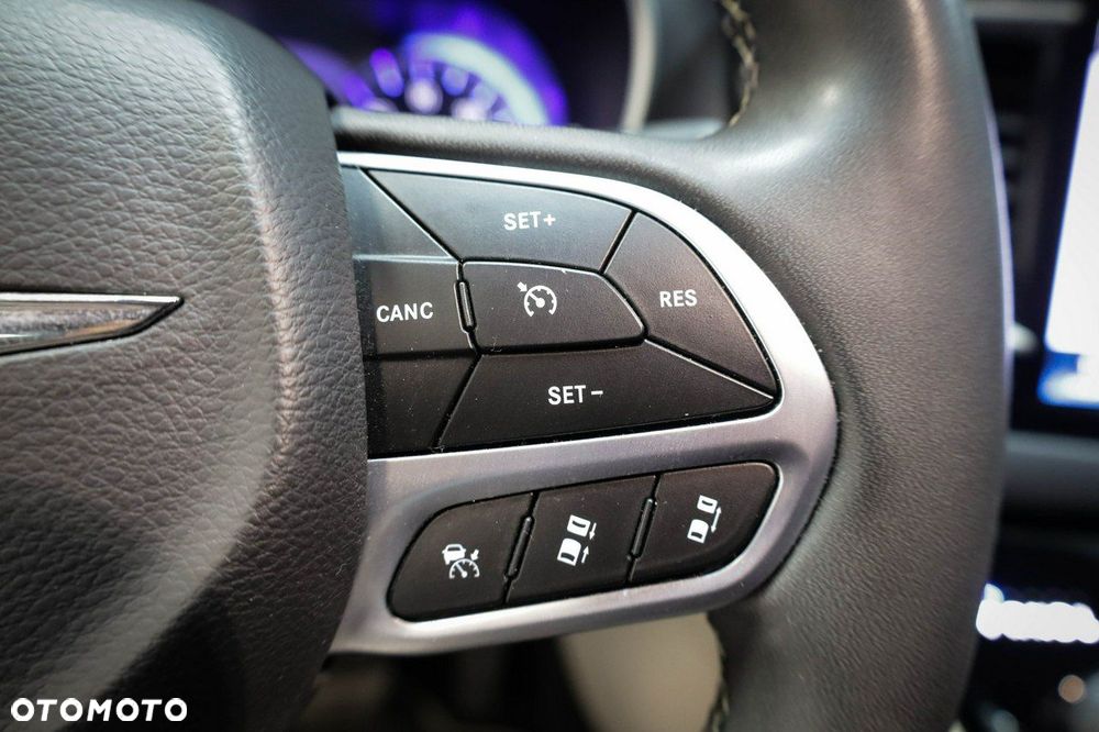 Chrysler Pacifica - 21