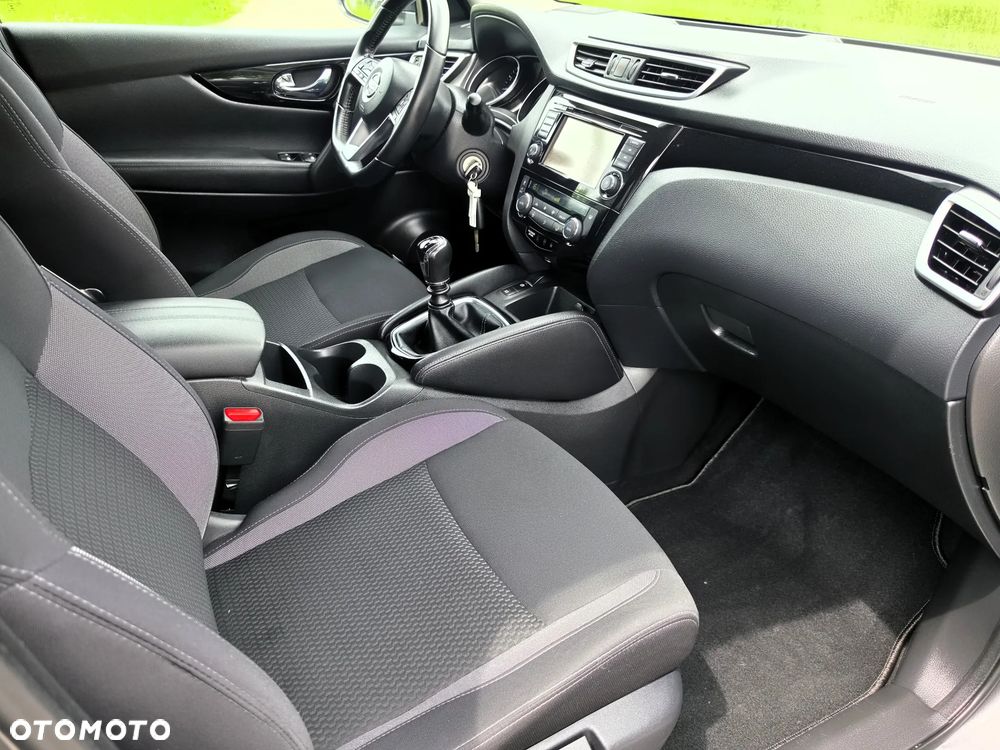 Nissan Qashqai 1.3 DIG-T N-Connecta - 33