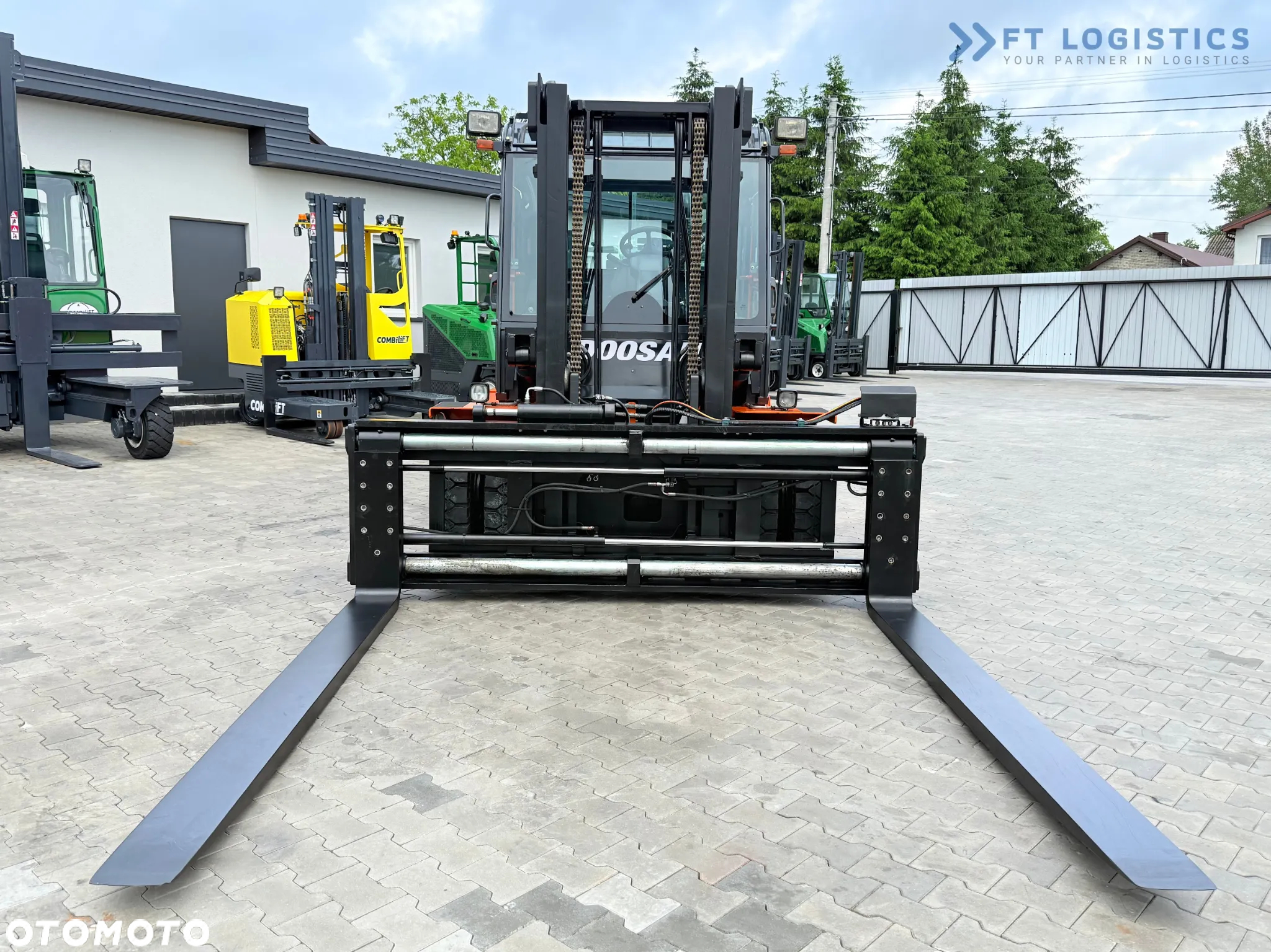 Doosan DOOSAN_DUPLEX-3000MM_PRZESUW-BOCZNY_POZYCJONER_WIDŁY-2500MM_7000KG_KABINA_JAK-NOWY - 4