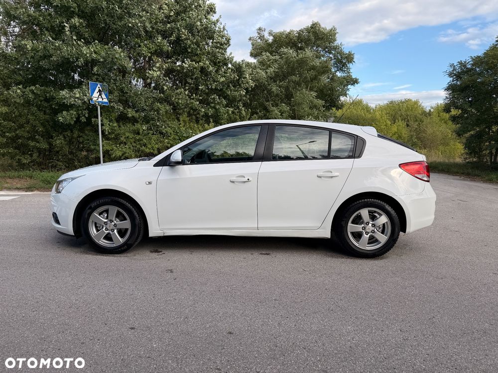 Chevrolet Cruze 1.6 LS - 19