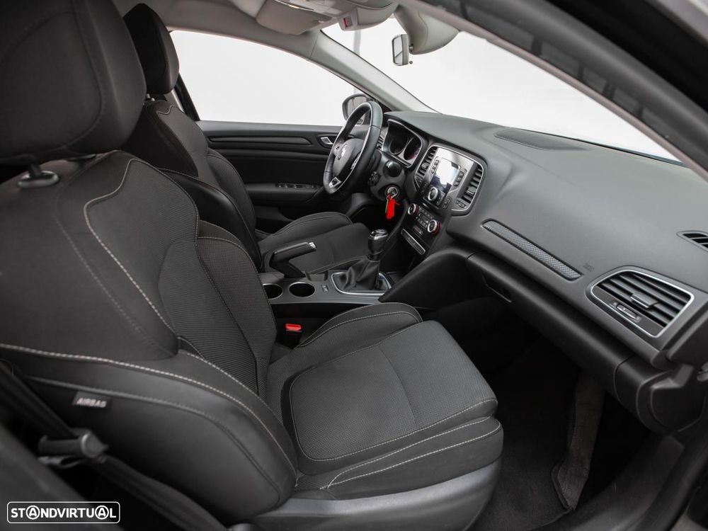 Renault Mégane 1.5 Blue dCi Zen — fotografia 8