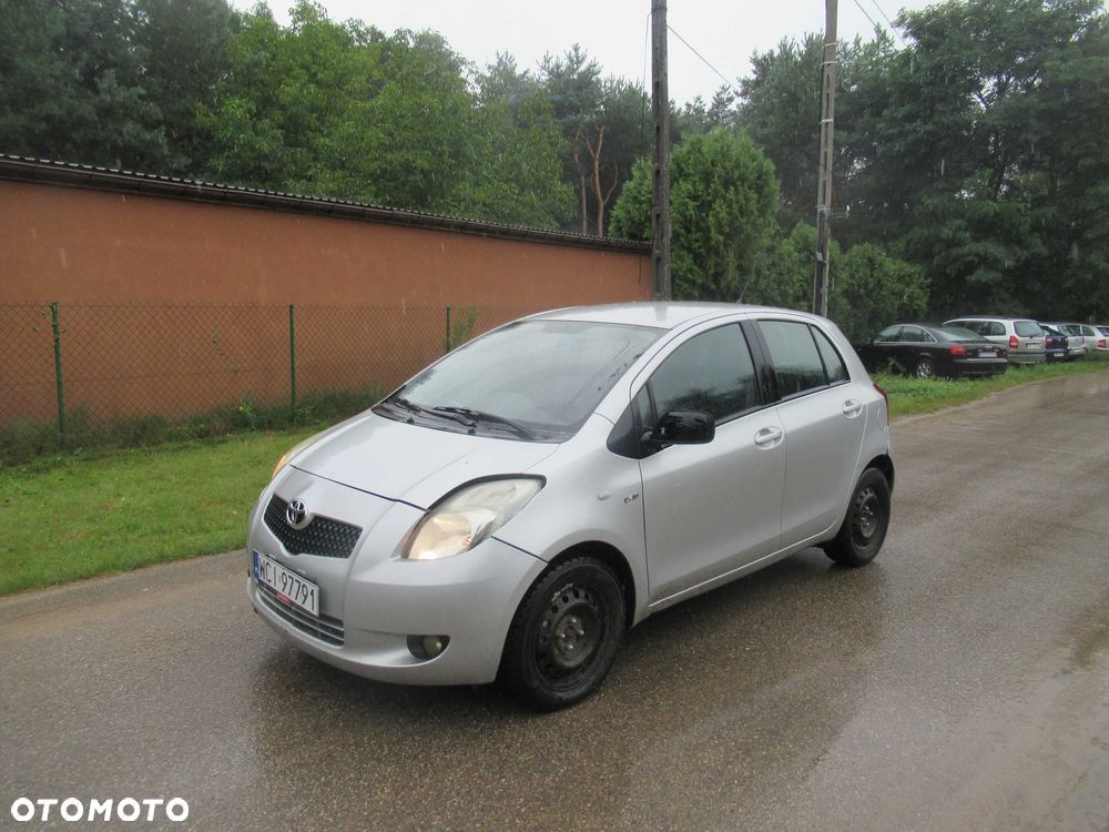 Toyota Yaris - 1