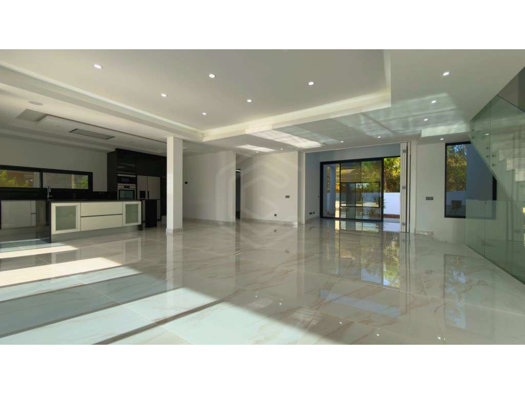 Moradia de Luxo no Coração de Vilamoura - Exclusividade, Design e C... - Grande imagem: 4/60