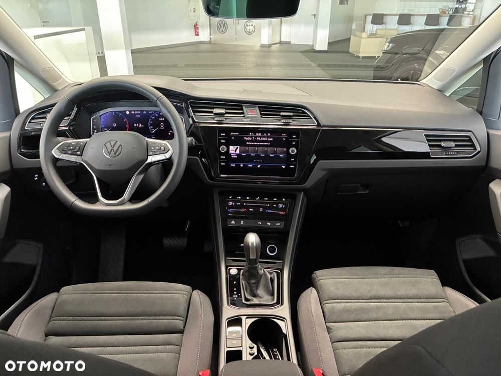 Volkswagen Touran - 12