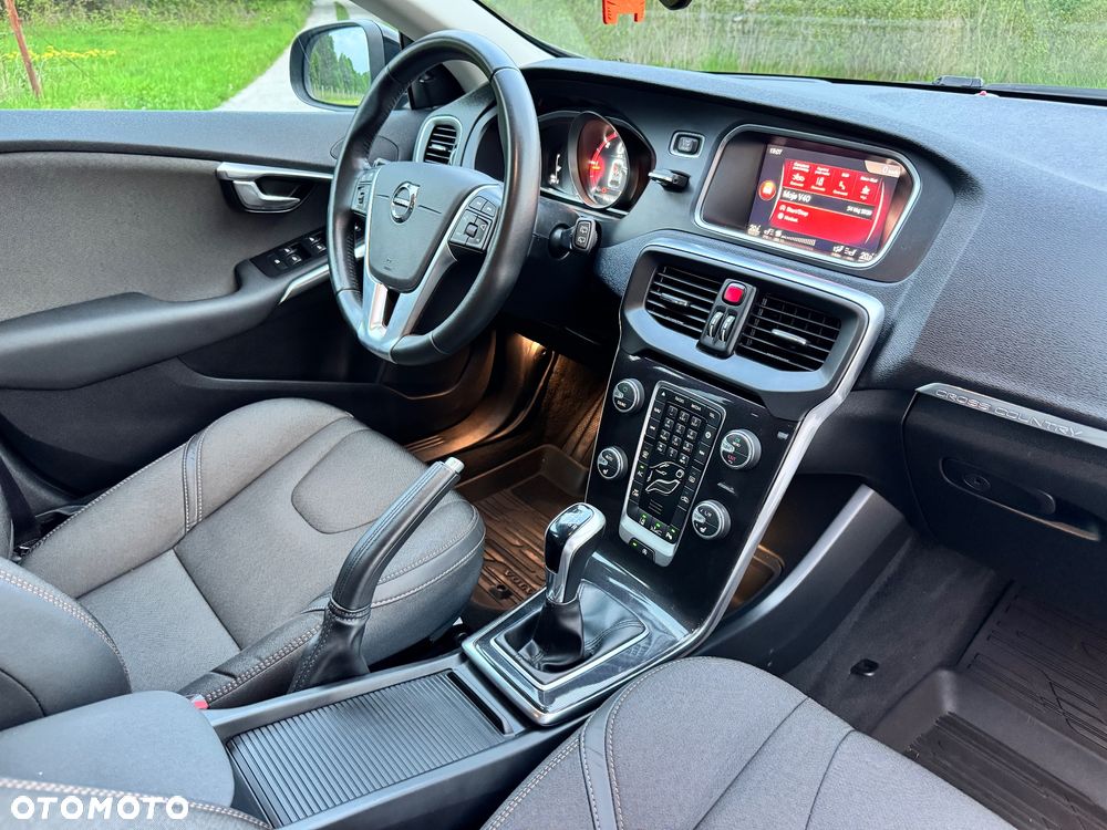 Volvo V40 D3 Momentum - 38