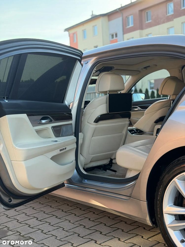 BMW Seria 7 740Li Edition Exclusive - 17