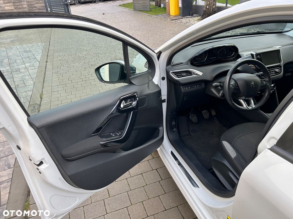 Peugeot 208 1.2 PureTech Style - 14