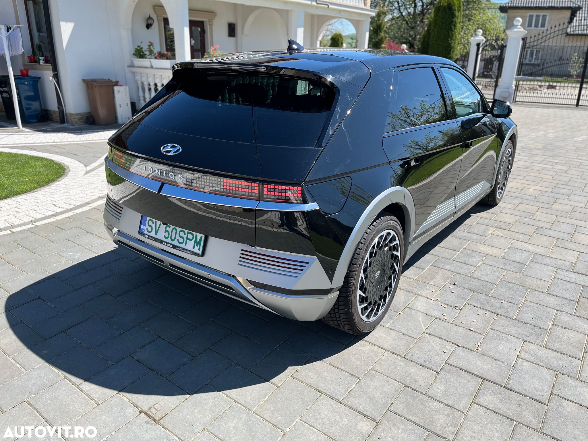 Hyundai IONIQ - 13