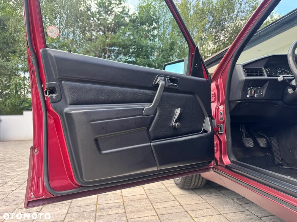 Mercedes-Benz W201 (190) - 21