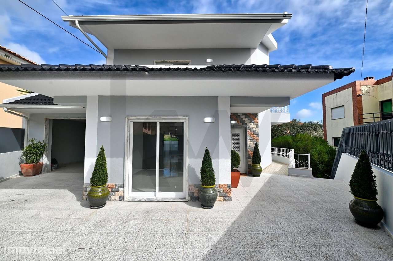 Moradia Familiar em Cascais, Totalmente Remodelada e com Apartamento I - Grande imagem: 3/51