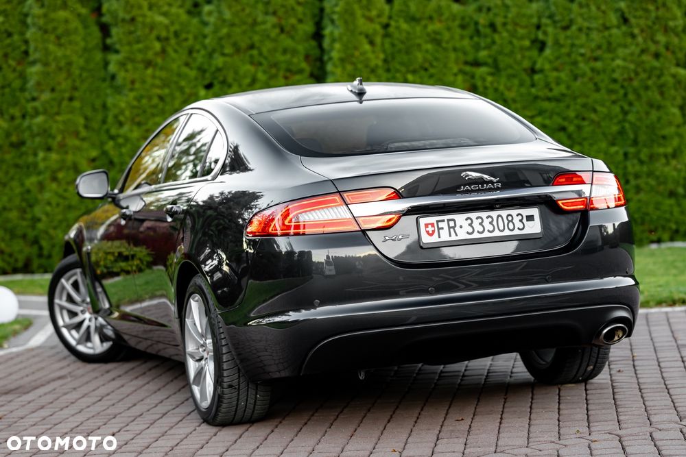 Jaguar XF 2.2 - 11
