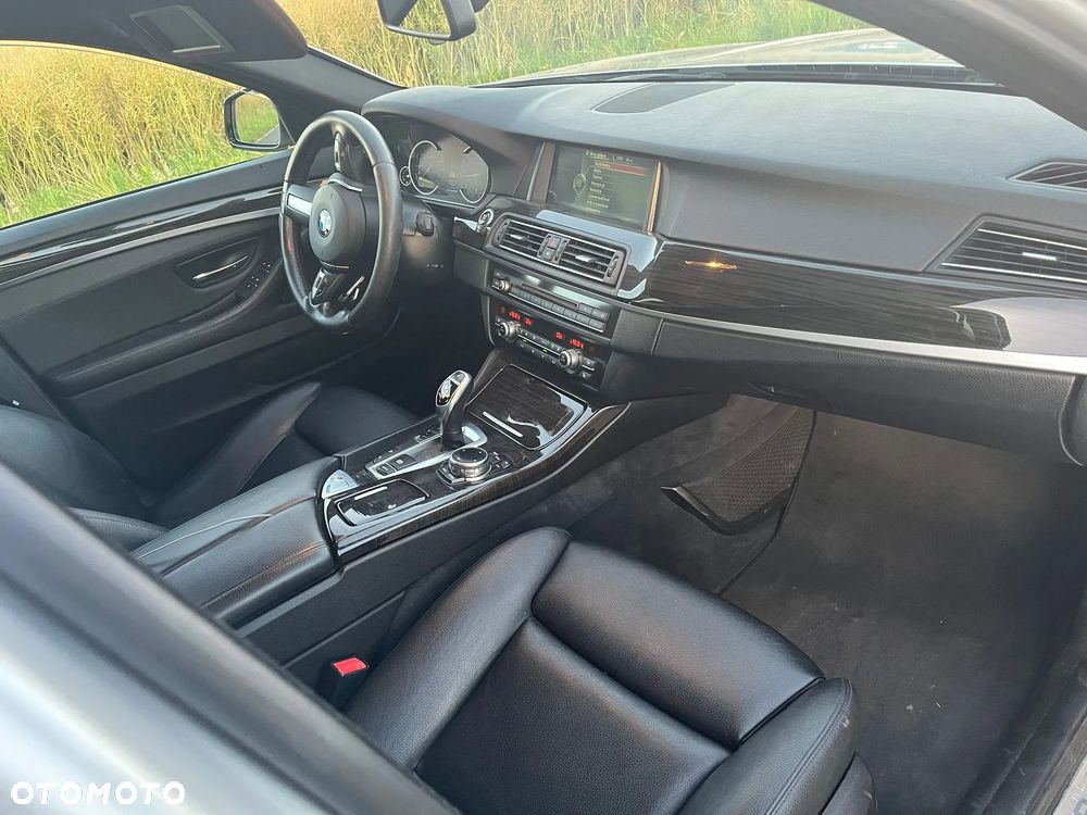 BMW Seria 5 M550d xDrive - 14