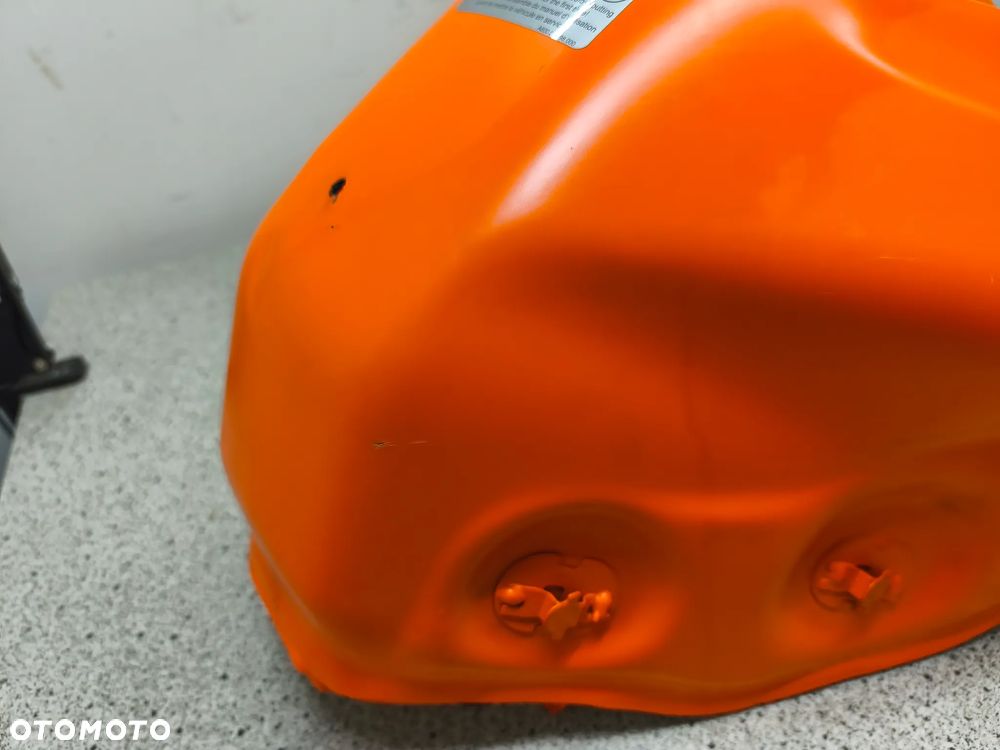 Bak, zbiornik paliwa KTM 390 Duke 24- - 23