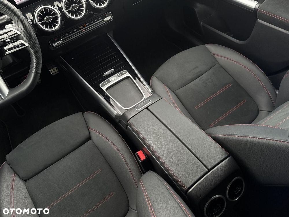 Mercedes-Benz GLA - 16
