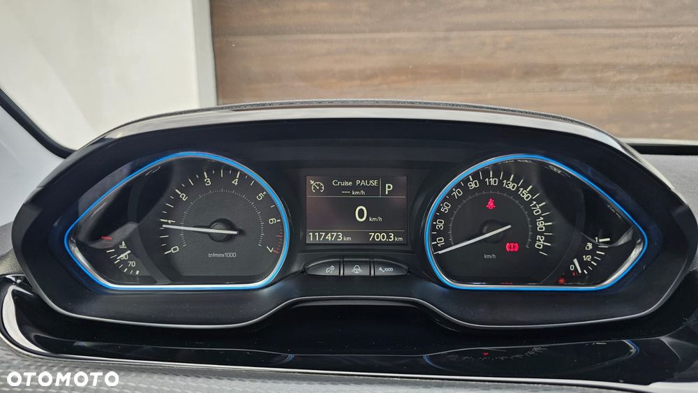 Peugeot 2008 1.2 Pure Tech GPF Allure S&S EAT6 - 14