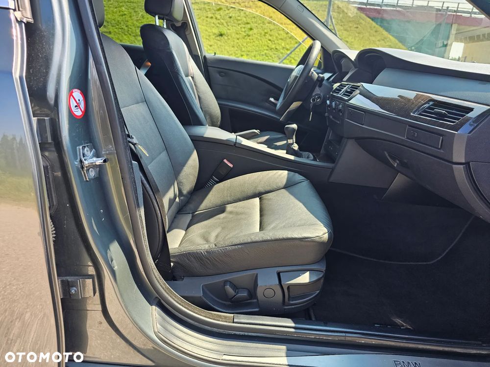 BMW Seria 5 520i - 25