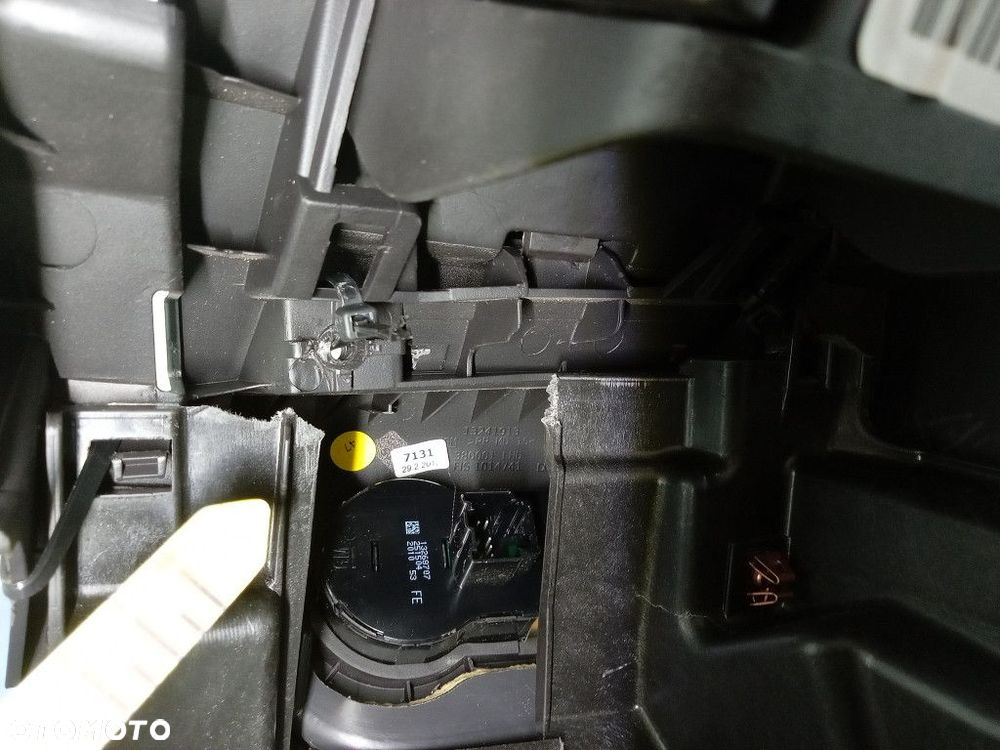 INSIGNIA A DESKA ROZDZIELCZA KONSOLA PODUSZKI EU - 14
