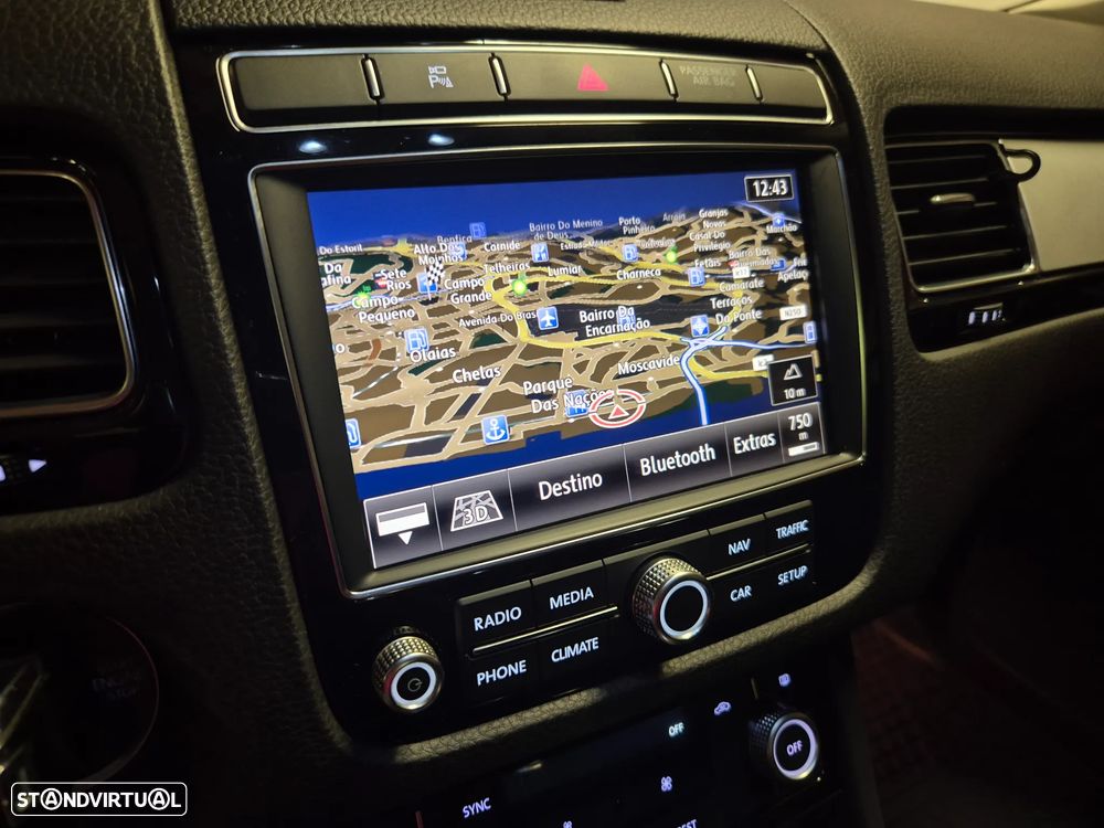 VW Touareg 3.0 TDI V6 Executive Edition - 24