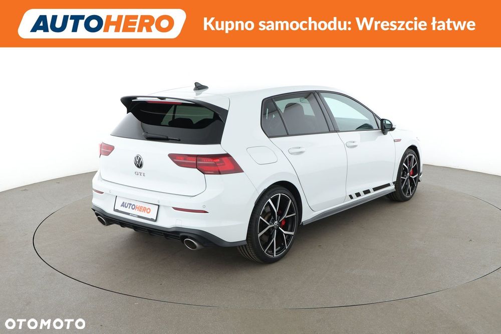 Volkswagen Golf - 6