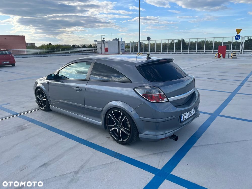 Opel Astra 2.0 T Cosmo - 7