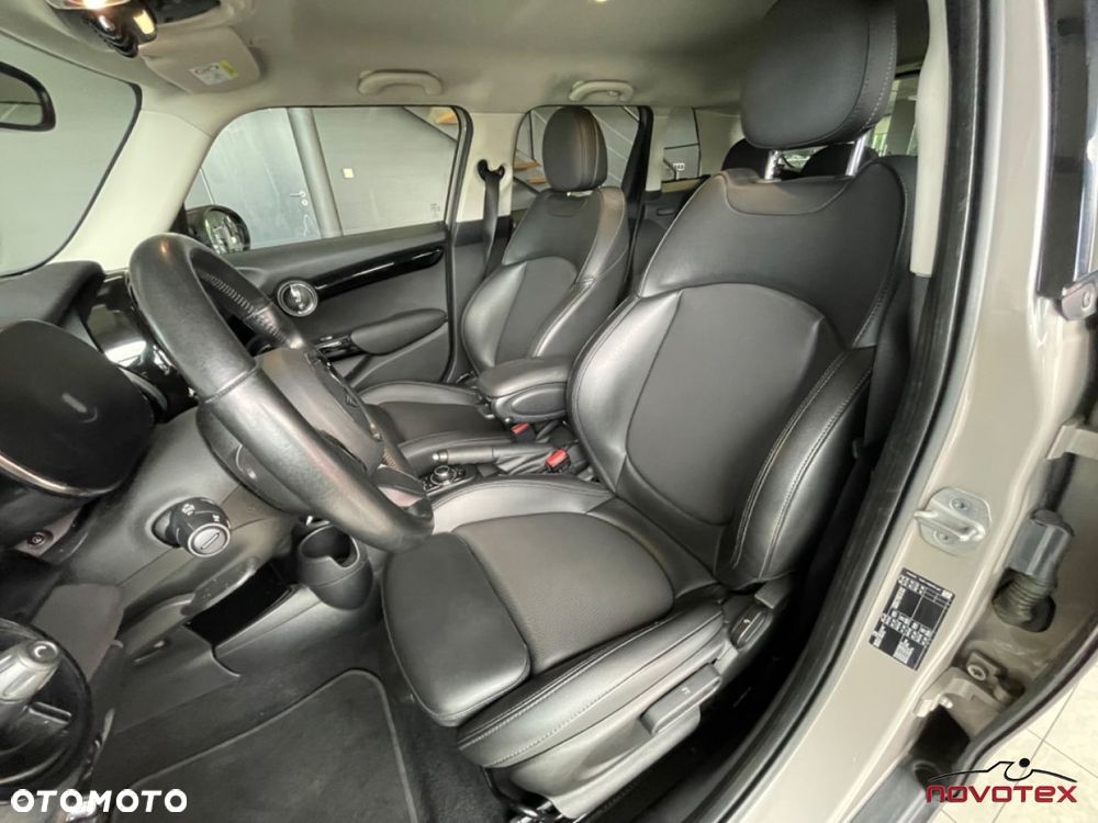 MINI Cooper Essential Trim - 11