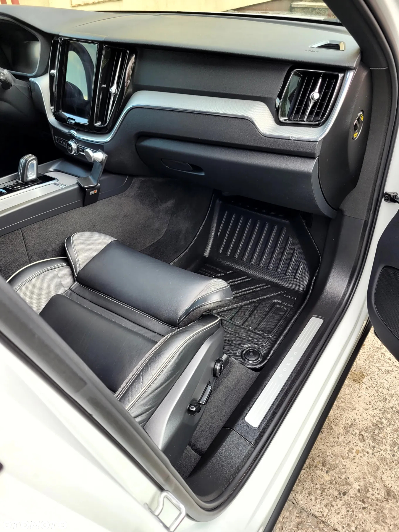 Volvo XC 60 T4 R-Design - 12