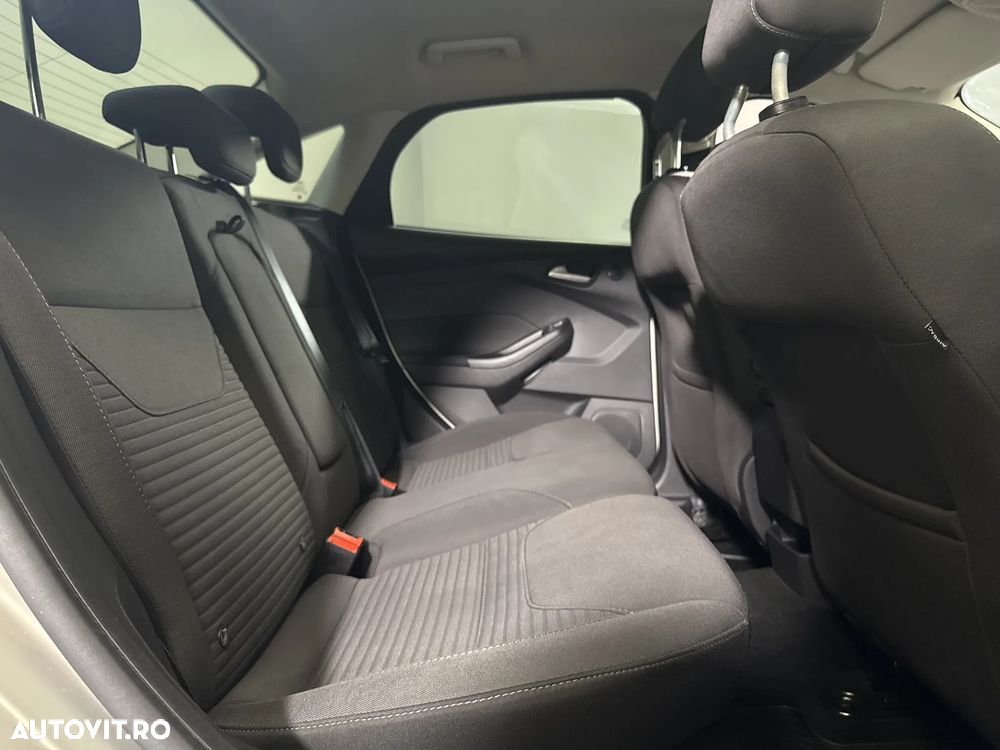Ford Focus - 13
