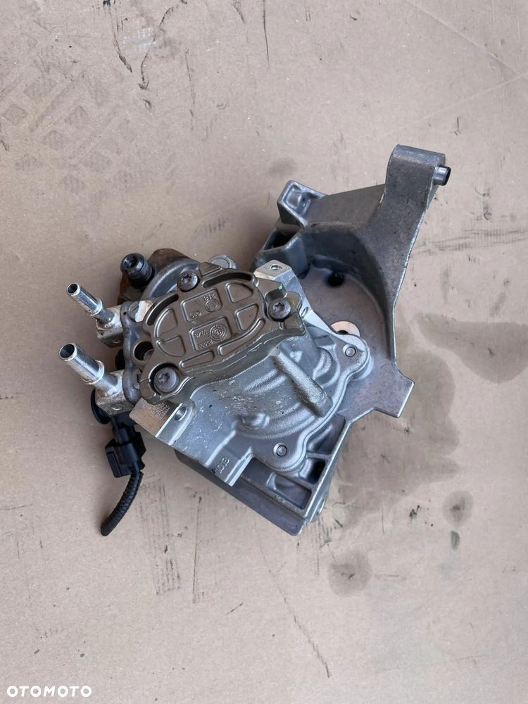 Pompa wtryskowa Ford Fiesta MK7 1.5 TDCI UGJC - 2