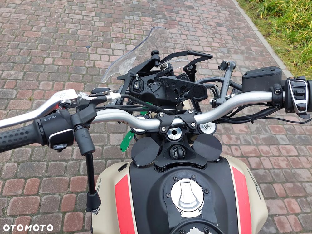 Moto Guzzi V85 - 8
