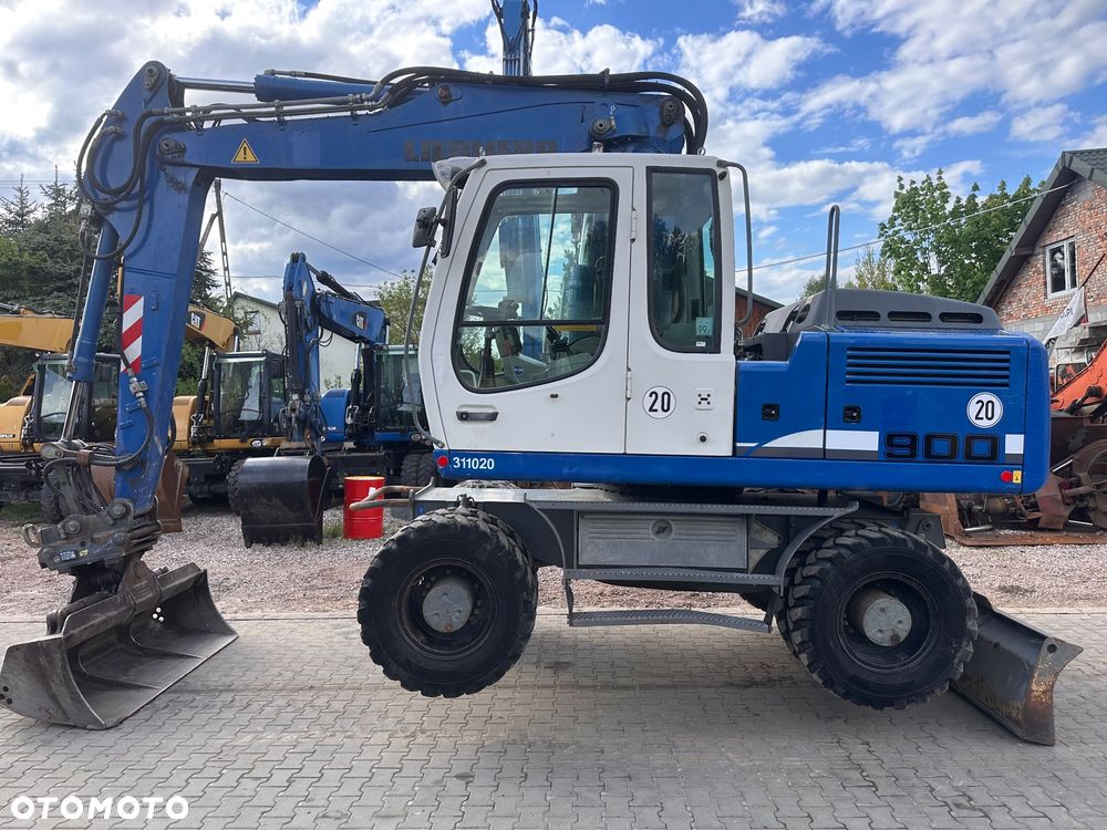 Liebherr A 900 C - 10