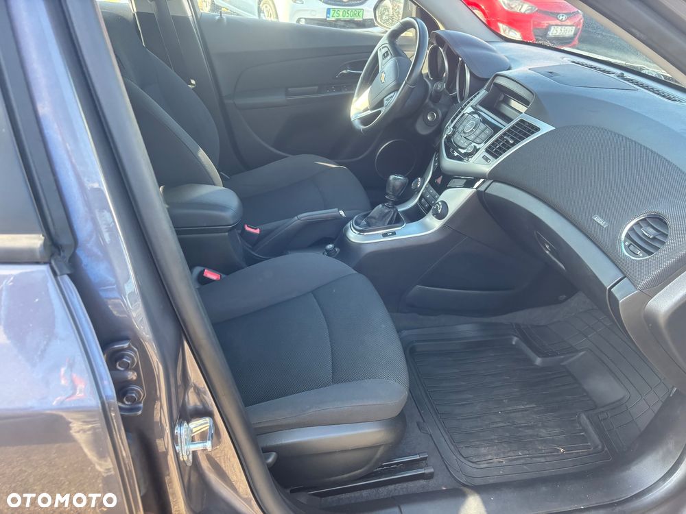 Chevrolet Cruze 1.6 LT - 23