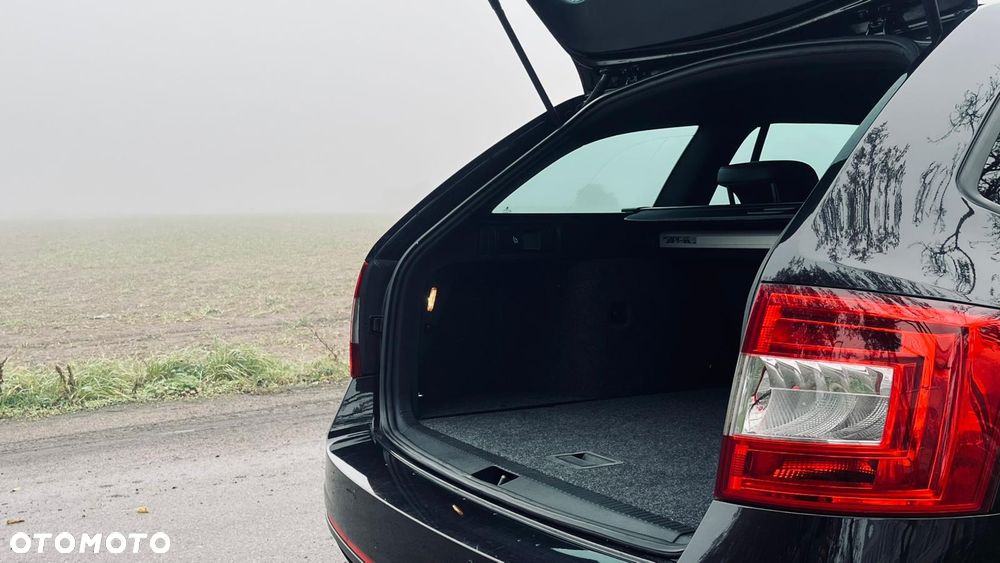 Skoda Octavia 2.0 TDI DSG RS - 8