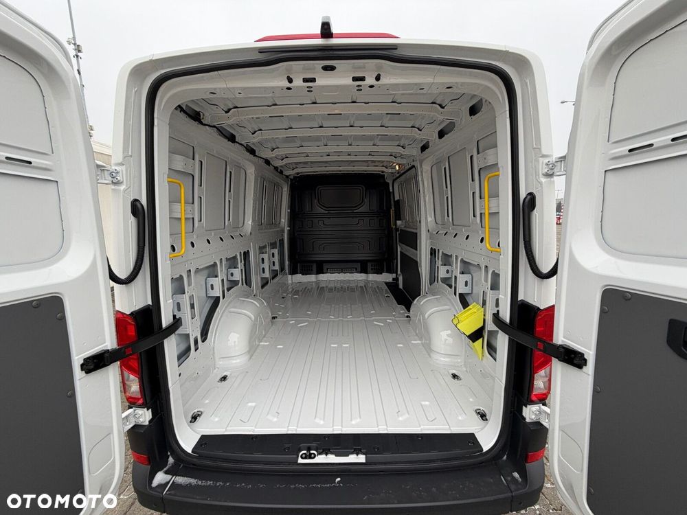 Volkswagen Crafter 35 2.0 TDI L3H3 3640 140 KM - 12