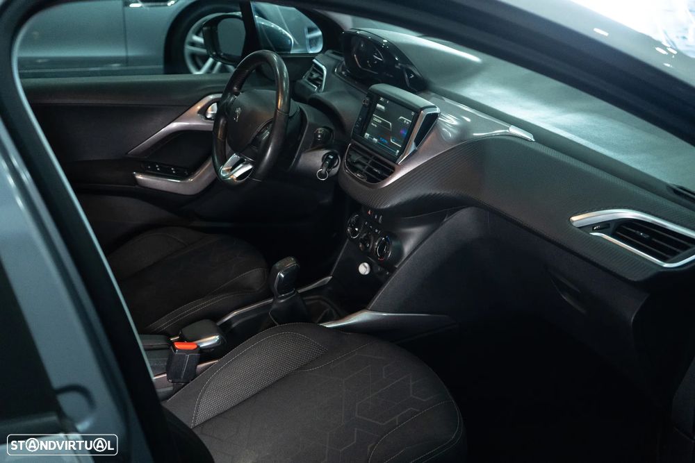 Peugeot 2008 1.2 PureTech Allure - 9