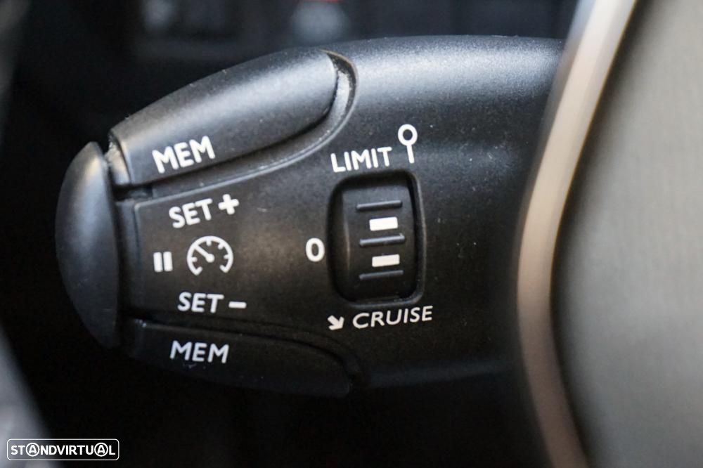 Peugeot 2008 1.2 PureTech Allure - 16