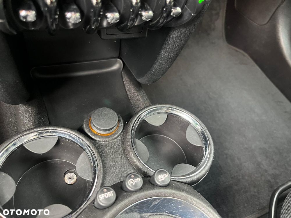 MINI Cooper Standard - 17