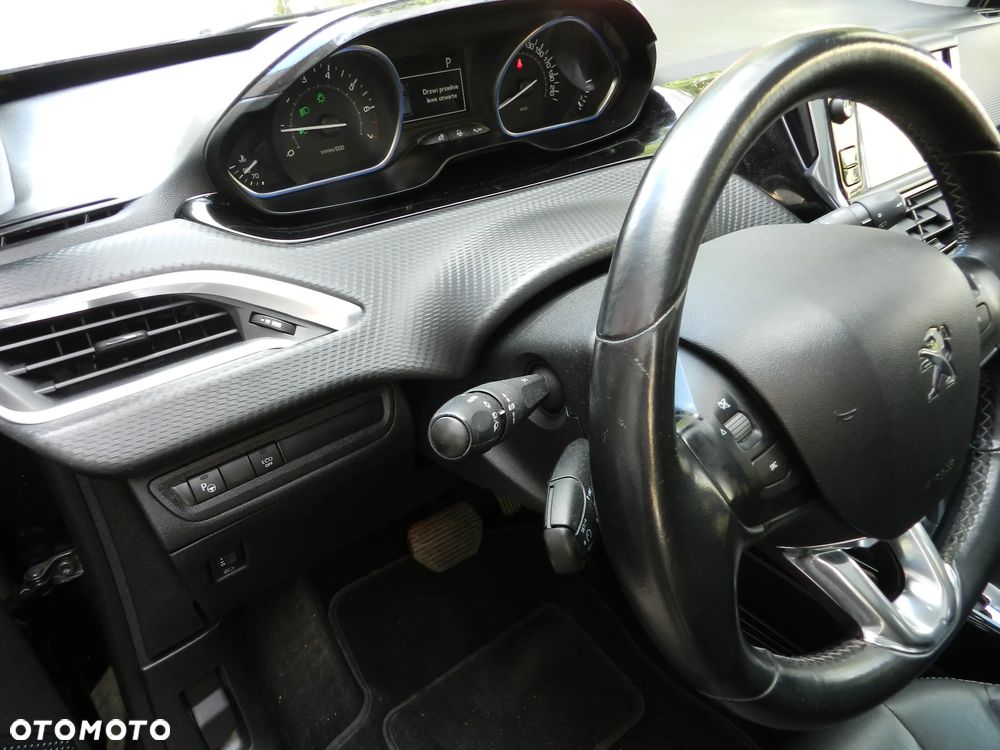 Peugeot 2008 1.2 Pure Tech GPF Style S&S EAT6 - 19