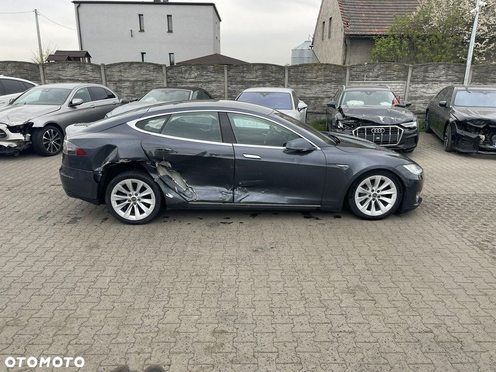 Tesla Model S 85D Allradantrieb - 4