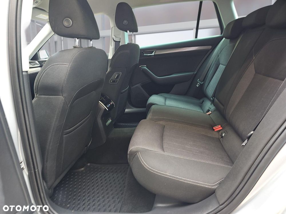 Skoda Superb 2.0 TDI SCR 4x4 Style DSG - 10