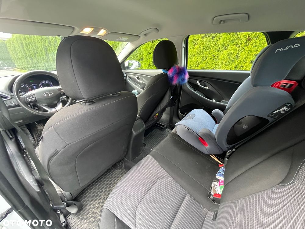 Hyundai i30 1.5 DPI Classic + - 16