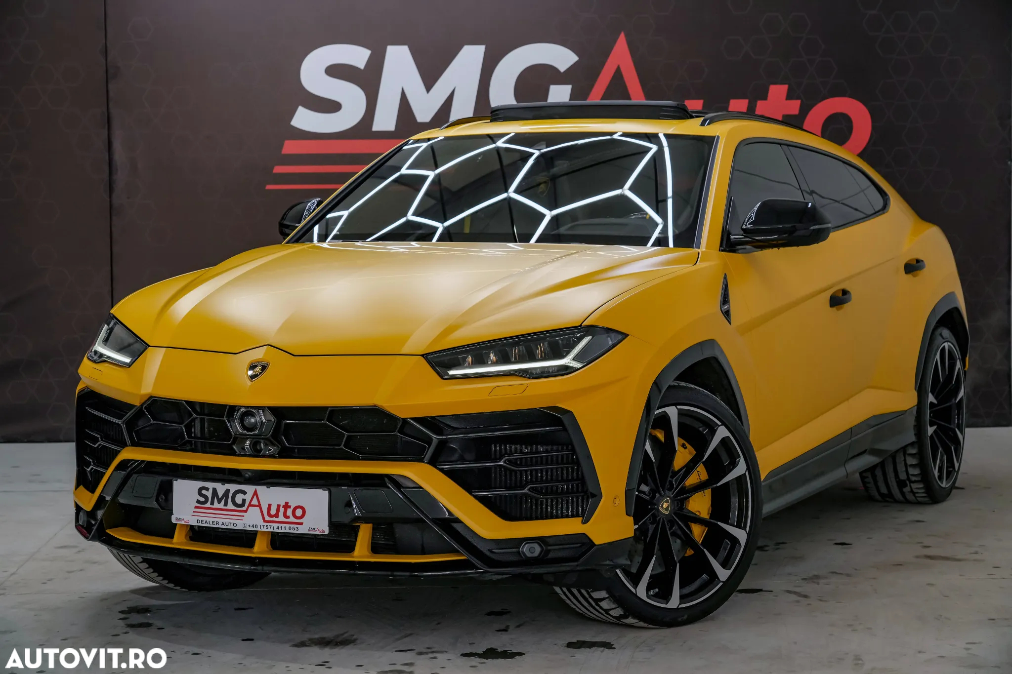 Lamborghini URUS Standard - 2