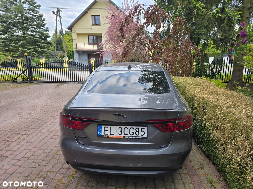 Jaguar XF 2.0 i4D R-Sport - 4