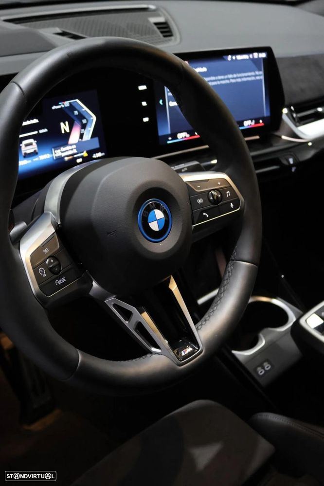 BMW iX2 eDrive20 Pack Desportivo M - 11