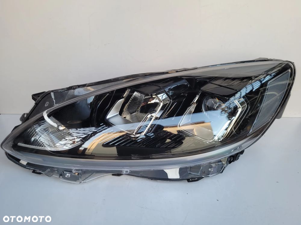 Ford Kuga mk3 lampa przód lewa soczewka led