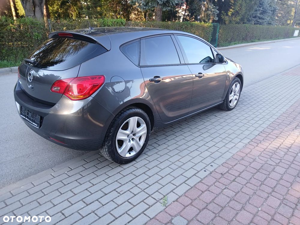 Opel Astra 1.6 Design Edition - 4