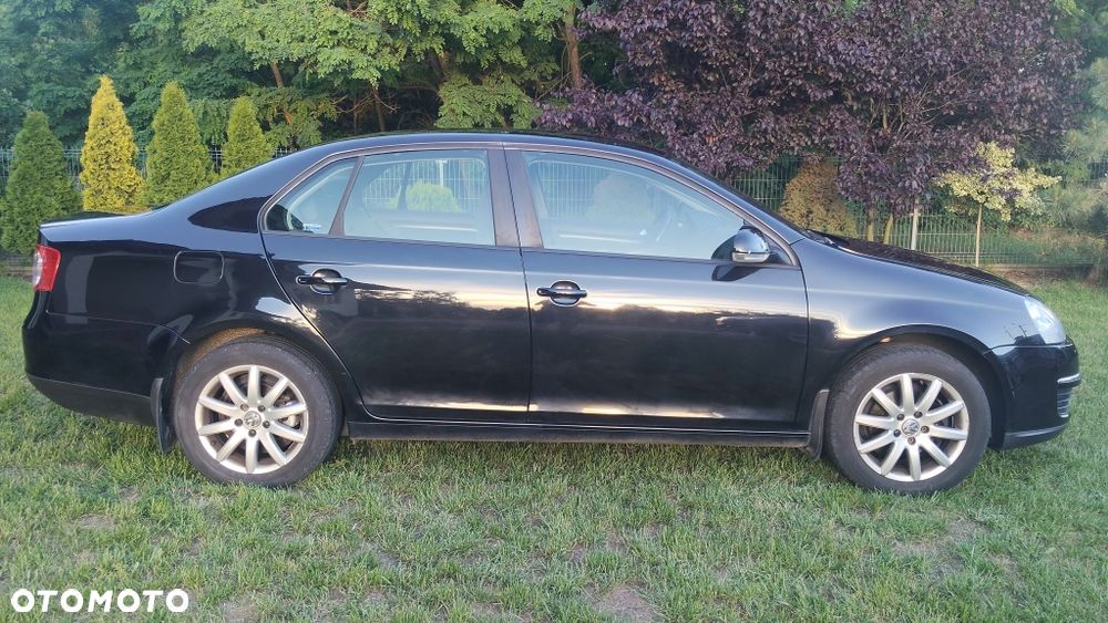 Volkswagen Jetta - 3